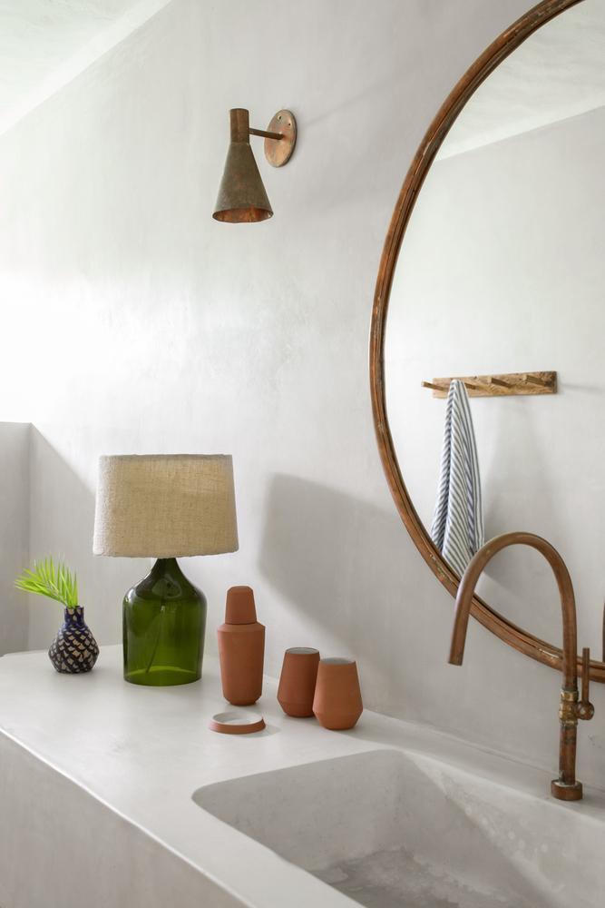 Nhà cấp 4 chỉ sơn độc màu trắng và dùng gỗ hỏng gây 'sốt' ảnh 10