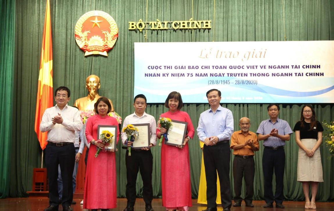 Tác nghiệp “mùa” COVID-19 