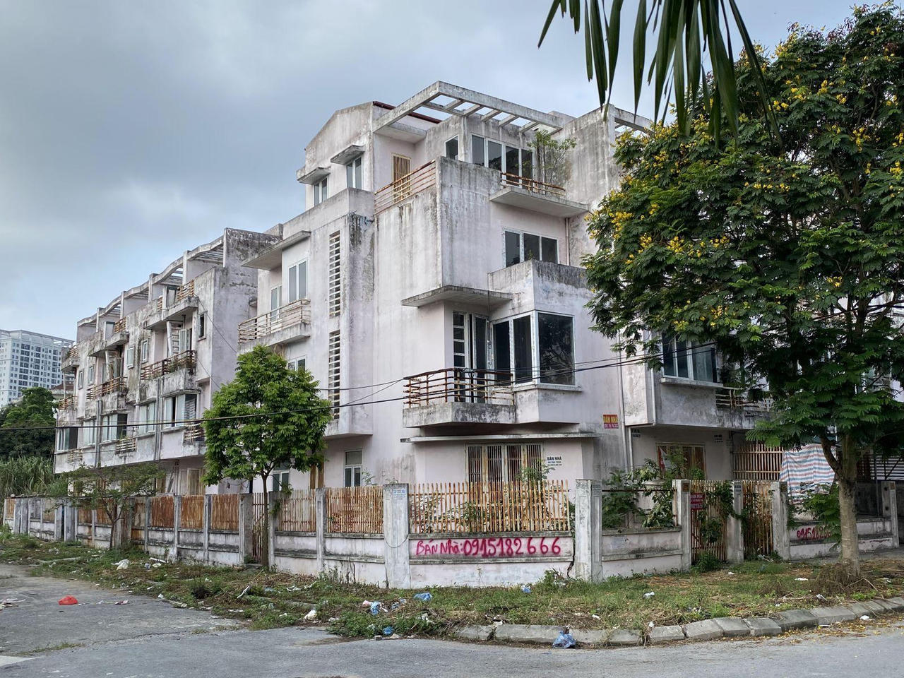 Giải cứu biệt thự triệu đô bỏ hoang bằng cách biến thành nhà trọ giá rẻ