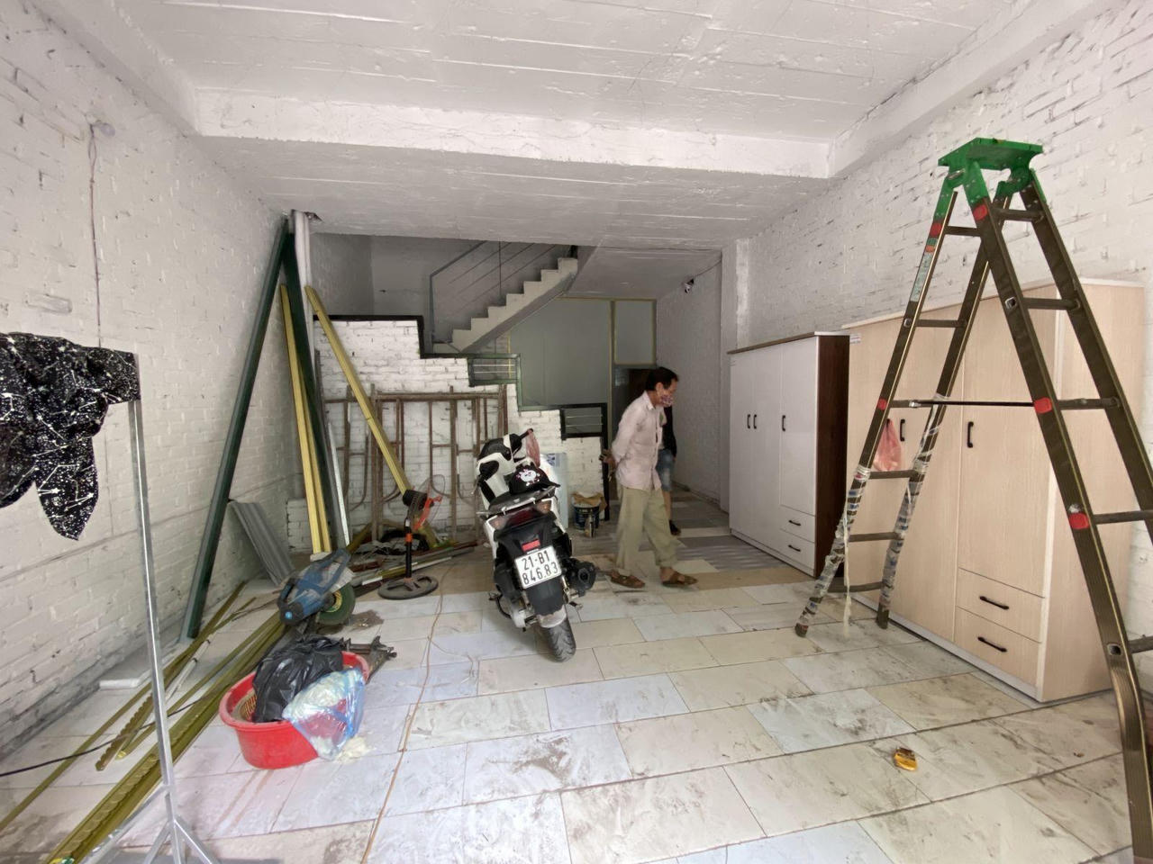 Giải cứu biệt thự triệu đô bỏ hoang bằng cách biến thành nhà trọ giá rẻ