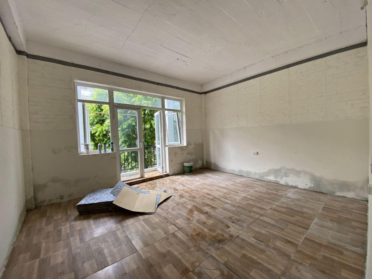 Giải cứu biệt thự triệu đô bỏ hoang bằng cách biến thành nhà trọ giá rẻ