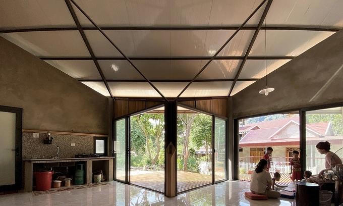 Nhà không cần điều hòa nhờ mái 2 tầng và ống khói 3 mét