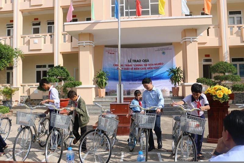 36 năm 'phò chính, trừ tà'