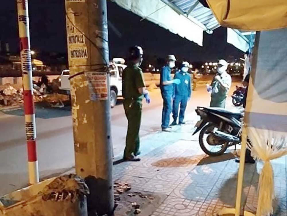 Án mạng ở TP.HCM, chồng đâm vợ và hàng xóm tử vong
