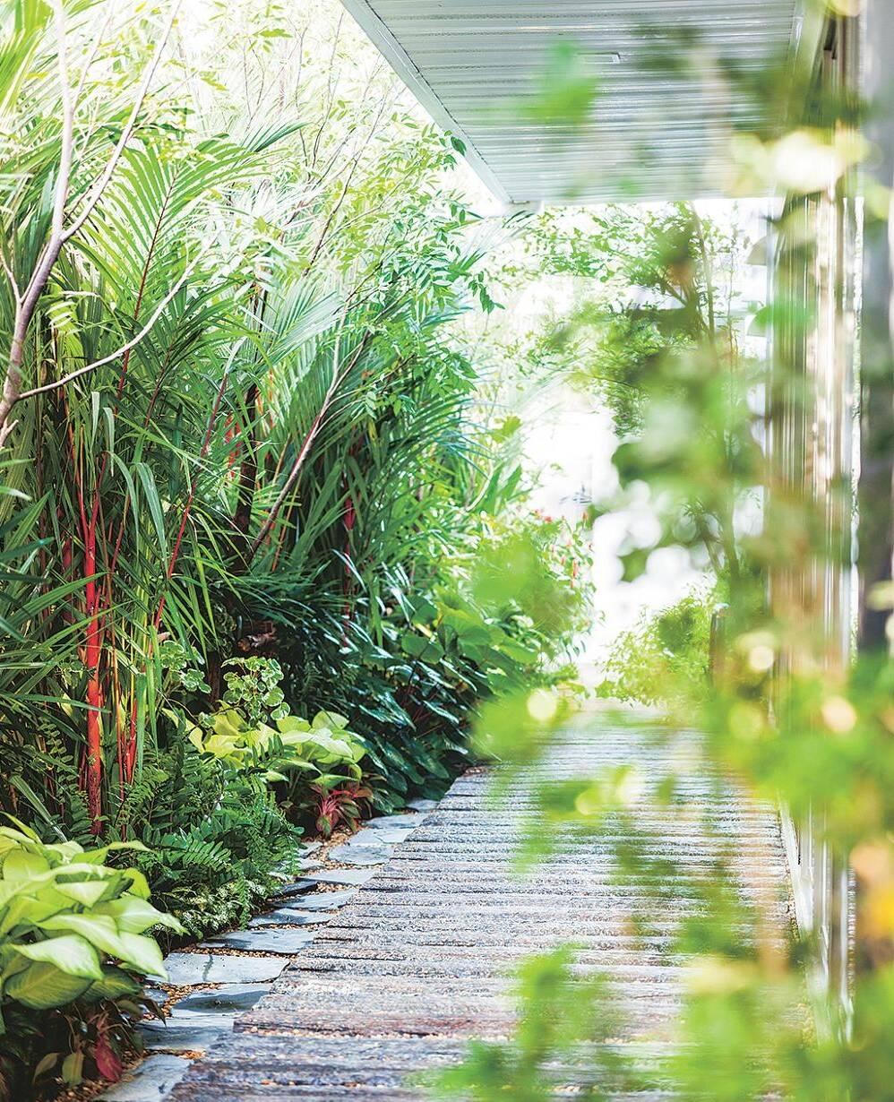 Ngôi nhà có sân vườn, ao cá, thác nước, một “ốc đảo” giữa lòng đô thị