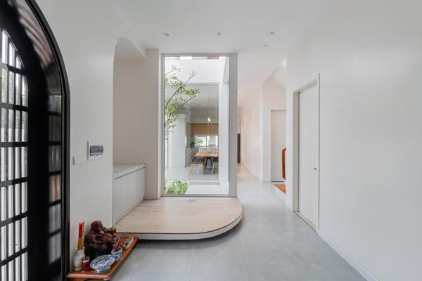 Ngôi nhà ngập tràn ánh sáng tự nhiên từ những ô cửa kính