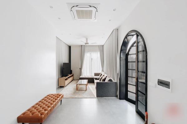 Ngôi nhà ngập tràn ánh sáng tự nhiên từ những ô cửa kính