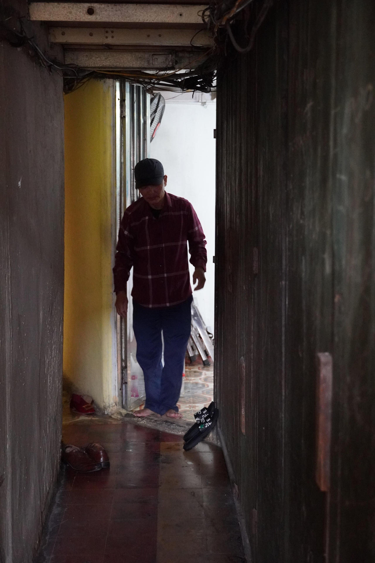 Cuộc đời lận đận một người “vô gia cư” trong… nhà mình