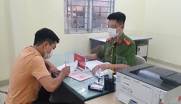 “Nới lỏng” điều kiện nhập hộ khẩu: Có xóa bỏ mặc cảm… “công dân hạng hai”?