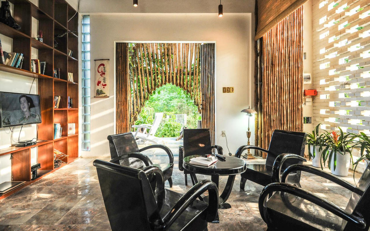 Không có điều hòa, nhà bên hồ ở Đà Nẵng vẫn mát mẻ nhờ lớp vỏ bằng tre ảnh 16