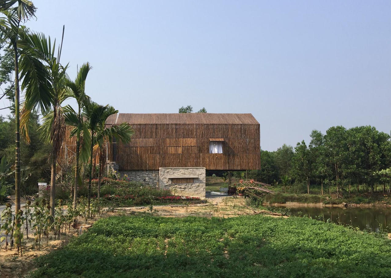 Không có điều hòa, nhà bên hồ ở Đà Nẵng vẫn mát mẻ nhờ lớp vỏ bằng tre ảnh 30