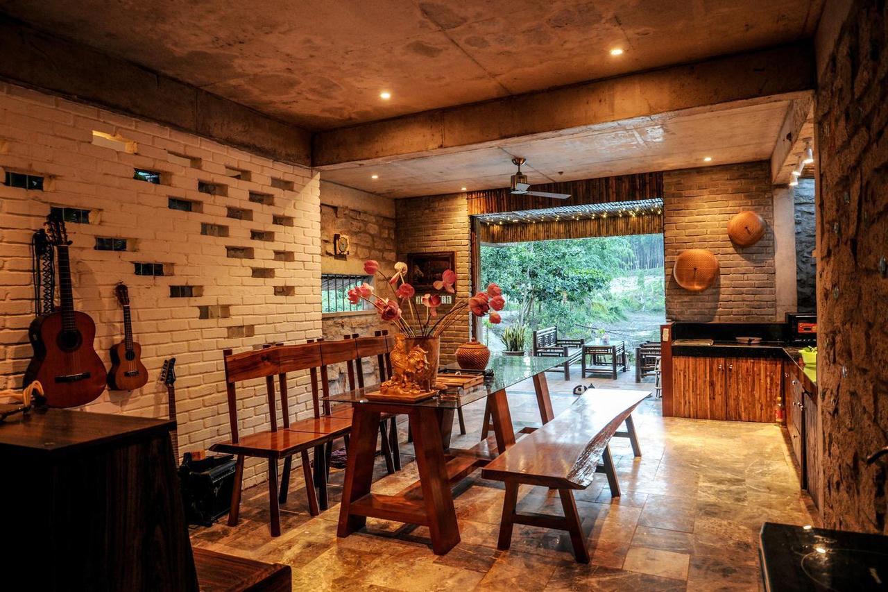 Không có điều hòa, nhà bên hồ ở Đà Nẵng vẫn mát mẻ nhờ lớp vỏ bằng tre ảnh 8