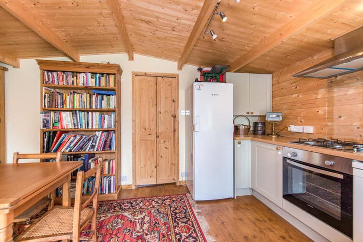 Điều bất ngờ bên trong ngôi nhà bề rộng chỉ 2,4 m nhưng có giá 900.000 USD