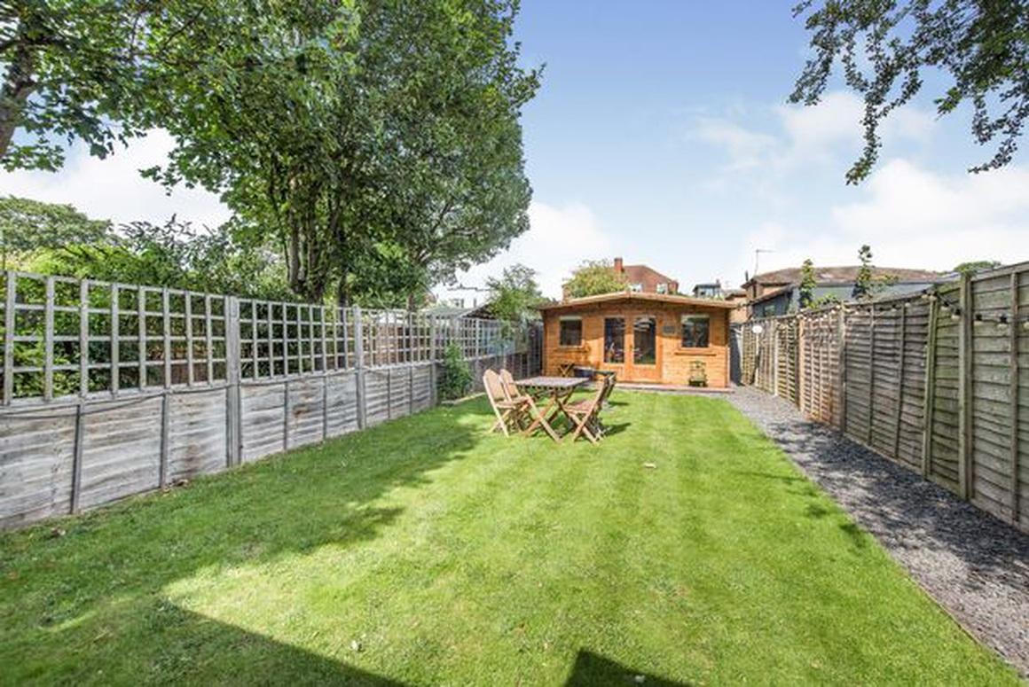 Điều bất ngờ bên trong ngôi nhà bề rộng chỉ 2,4 m nhưng có giá 900.000 USD