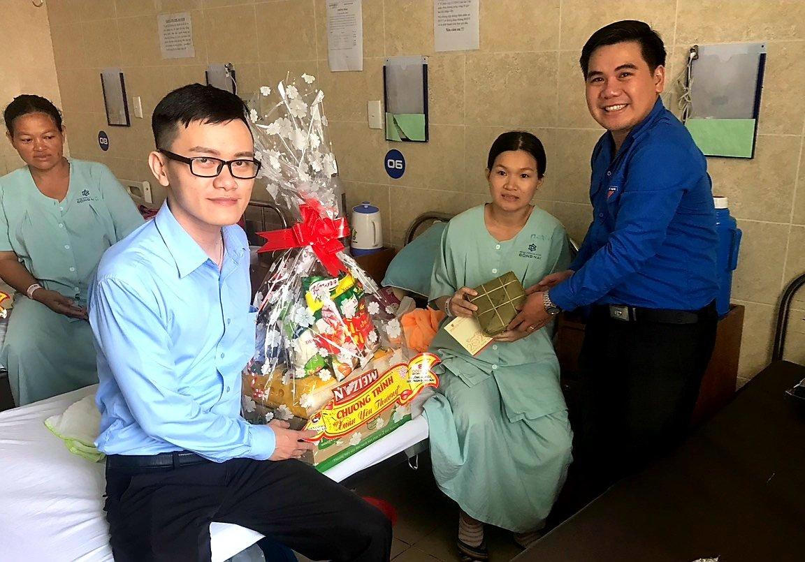 Bác sĩ Nguyễn Tất Trung: Làm hết việc chứ không hết giờ