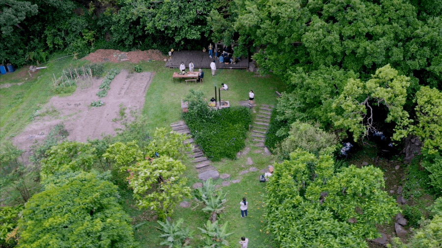 24 gia đình góp tiền mua mảnh đất xây một ngôi làng như cổ tích để tận hưởng cuộc sống an yên cùng nhau