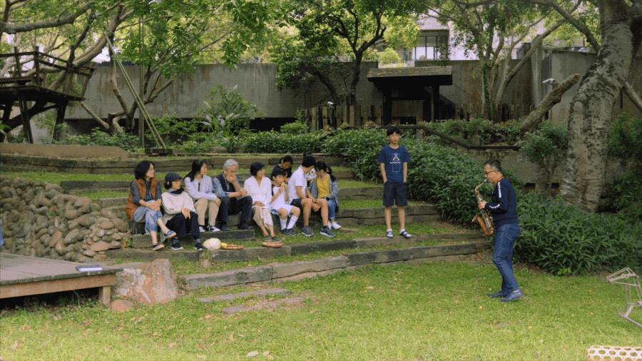 24 gia đình góp tiền mua mảnh đất xây một ngôi làng như cổ tích để tận hưởng cuộc sống an yên cùng nhau