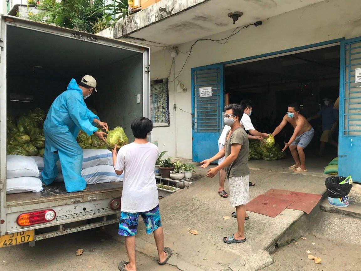 Luật sư Nguyễn Đình Thuận (Đoàn Luật sư Tp Hồ Chí Minh): Rời bàn giấy, xả thân lao vào cuộc chiến chống dịch