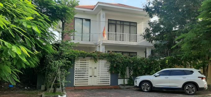 Những ngôi biệt thự không "sổ đỏ" bên cạnh vịnh Bái Tử Long