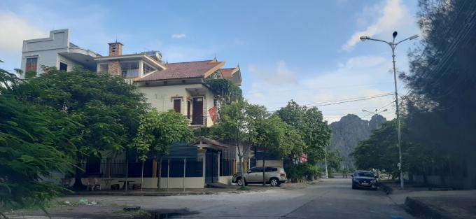 Những ngôi biệt thự không "sổ đỏ" bên cạnh vịnh Bái Tử Long