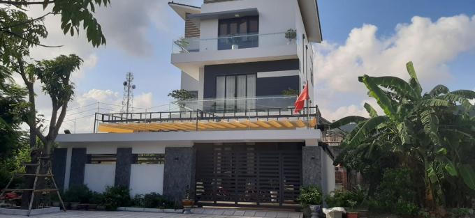 Những ngôi biệt thự không "sổ đỏ" bên cạnh vịnh Bái Tử Long