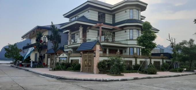 Những ngôi biệt thự không "sổ đỏ" bên cạnh vịnh Bái Tử Long