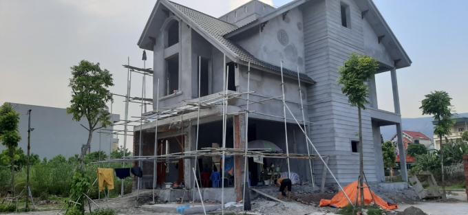 Những ngôi biệt thự không "sổ đỏ" bên cạnh vịnh Bái Tử Long