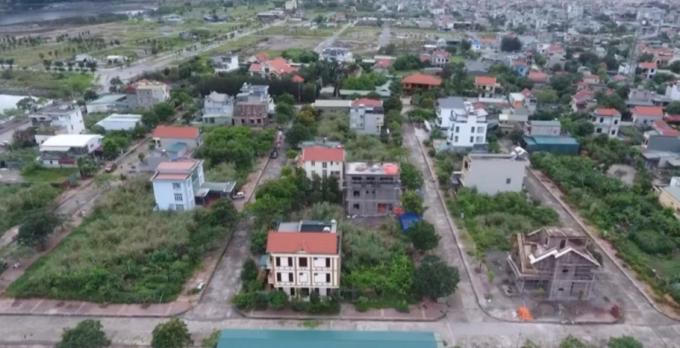 Những ngôi biệt thự không "sổ đỏ" bên cạnh vịnh Bái Tử Long