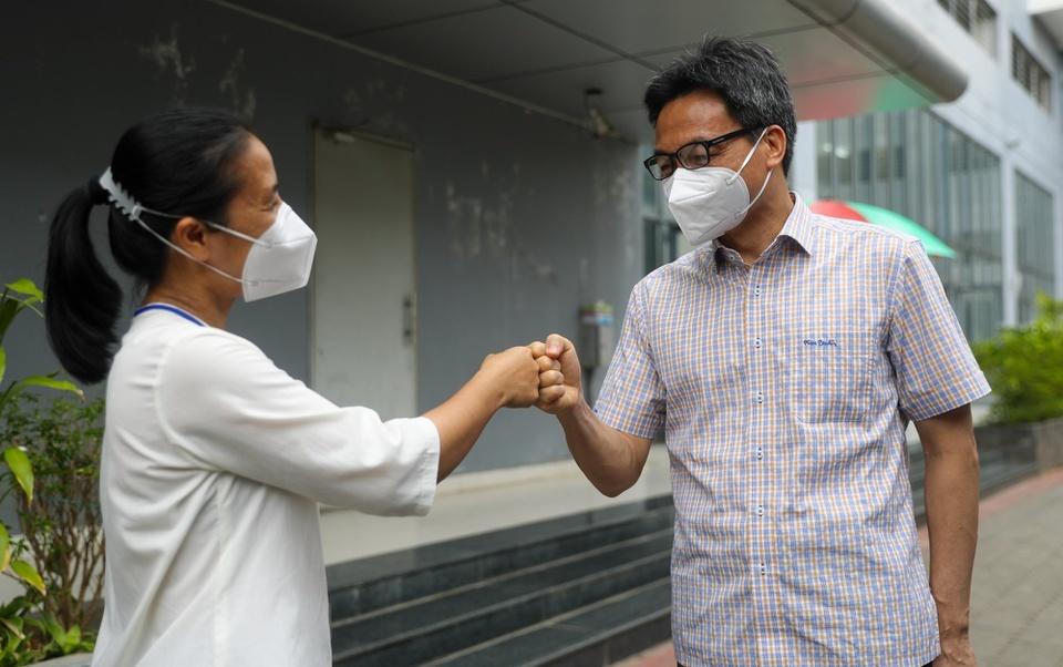 Những “liều thuốc” tinh thần với F0 