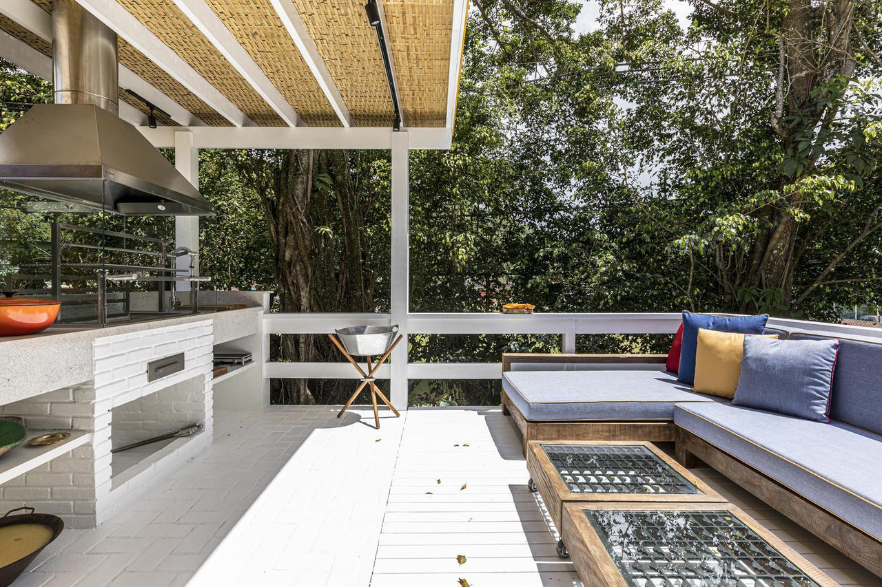 Cải tạo ban công cũ thành nơi tổ chức tiệc ngoài trời cho gia đình ảnh 9