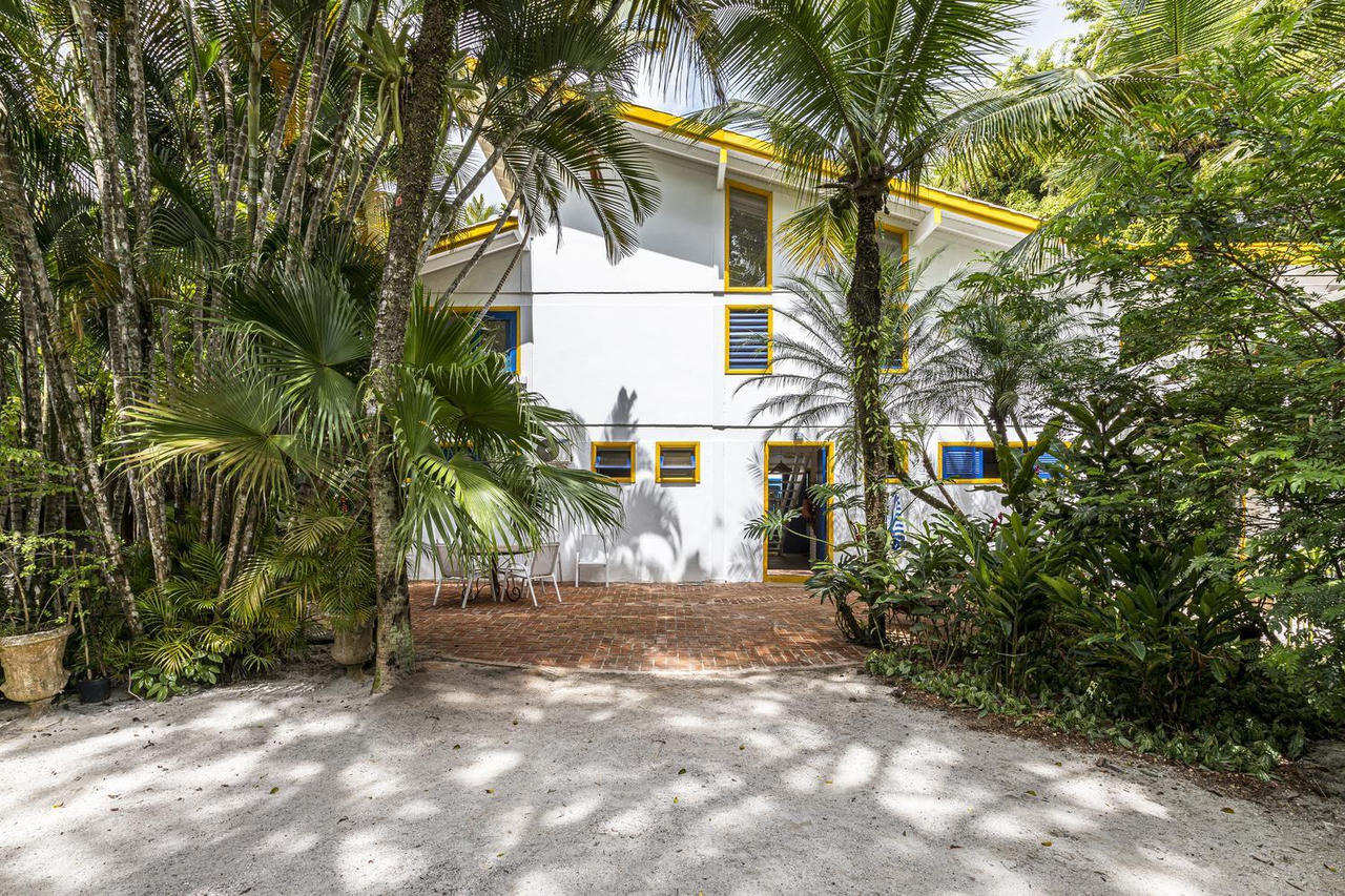 Cải tạo ban công cũ thành nơi tổ chức tiệc ngoài trời cho gia đình ảnh 1