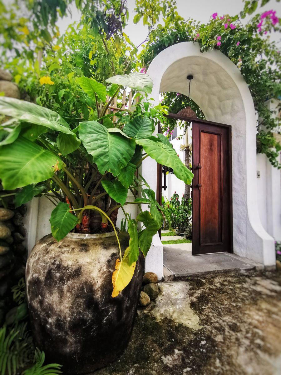 Chi 2 tỷ đồng biến căn nhà cấp 4 thành resort đẹp như mơ mang phong cách Địa Trung Hải