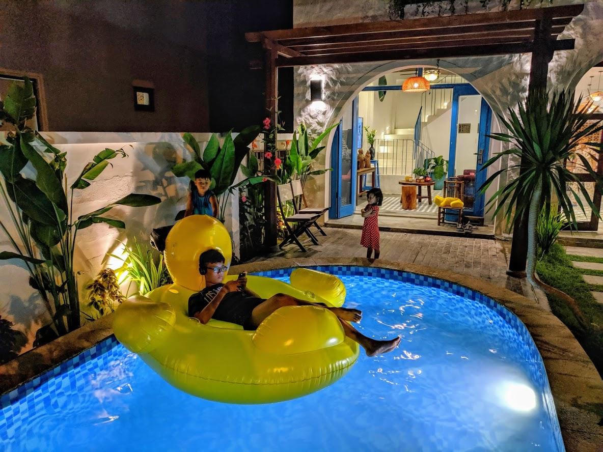 Chi 2 tỷ đồng biến căn nhà cấp 4 thành resort đẹp như mơ mang phong cách Địa Trung Hải