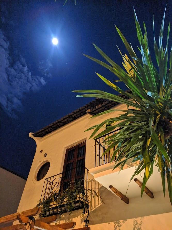 Chi 2 tỷ đồng biến căn nhà cấp 4 thành resort đẹp như mơ mang phong cách Địa Trung Hải