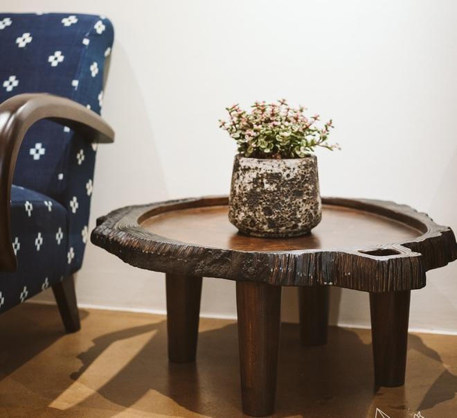 Cháy rụi kho gỗ, chủ xưởng hồi sinh đống phế liệu thành nội thất vảy cá