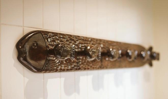 Cháy rụi kho gỗ, chủ xưởng hồi sinh đống phế liệu thành nội thất vảy cá