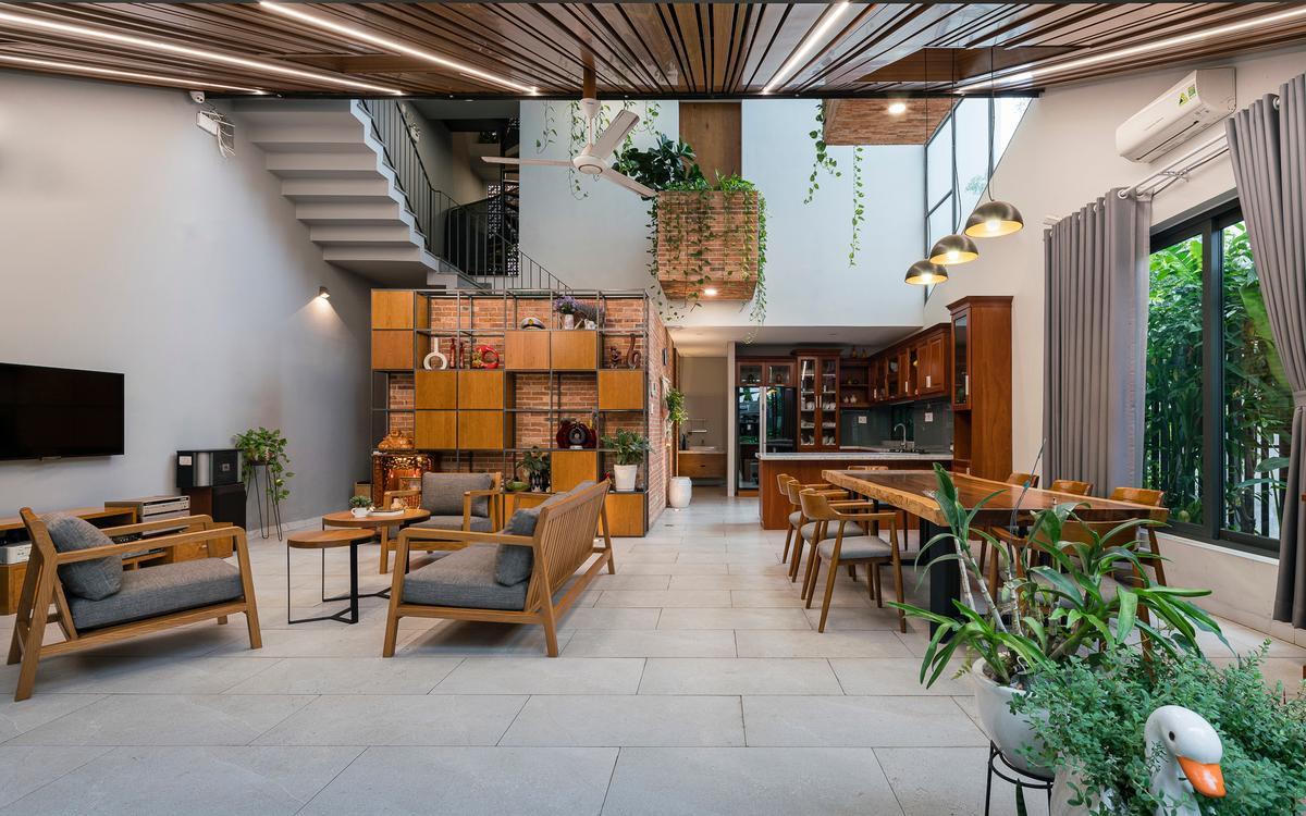 Kỳ lạ ngôi nhà dùng cả công viên làm mái ảnh 6