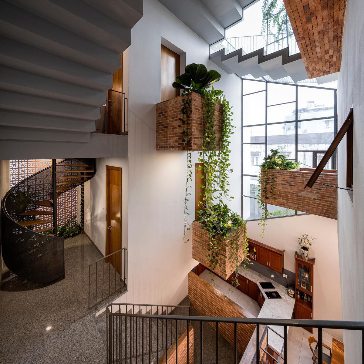 Kỳ lạ ngôi nhà dùng cả công viên làm mái ảnh 3