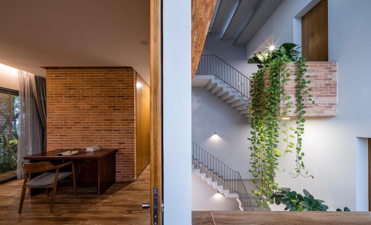 Kỳ lạ ngôi nhà dùng cả công viên làm mái ảnh 2