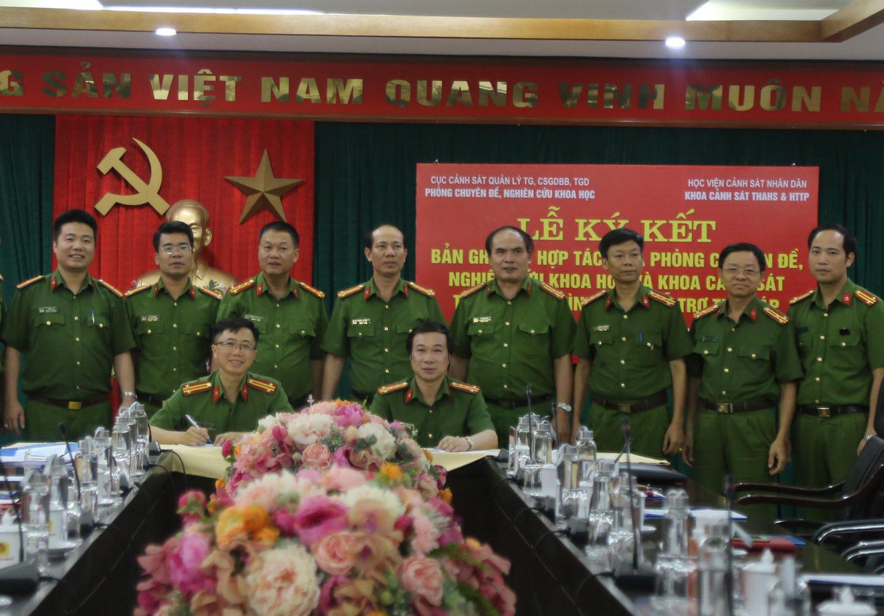 Thượng tá Phùng Văn Huế: Tận tâm, tận lực “đưa luật đến trại giam"