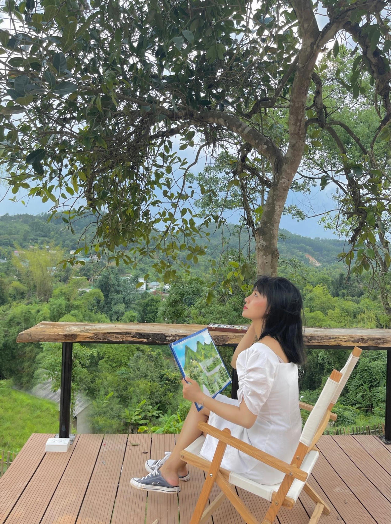 Cô gái rời Thủ đô, về Cao Bằng dựng ngôi nhà gỗ cheo leo bên sườn núi đẹp mê hồn