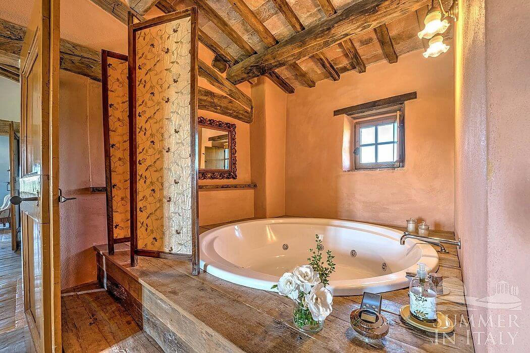 Ngắm trang trại nằm giữa cánh đồng lúa