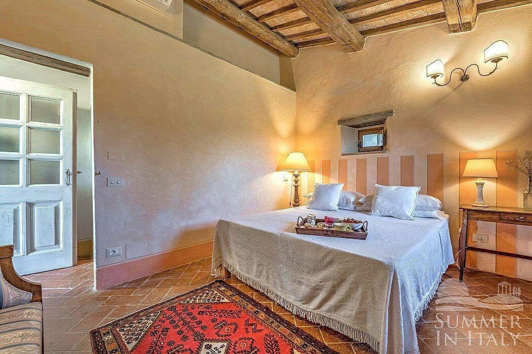 Ngắm trang trại nằm giữa cánh đồng lúa