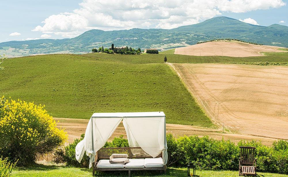 Ngắm trang trại nằm giữa cánh đồng lúa