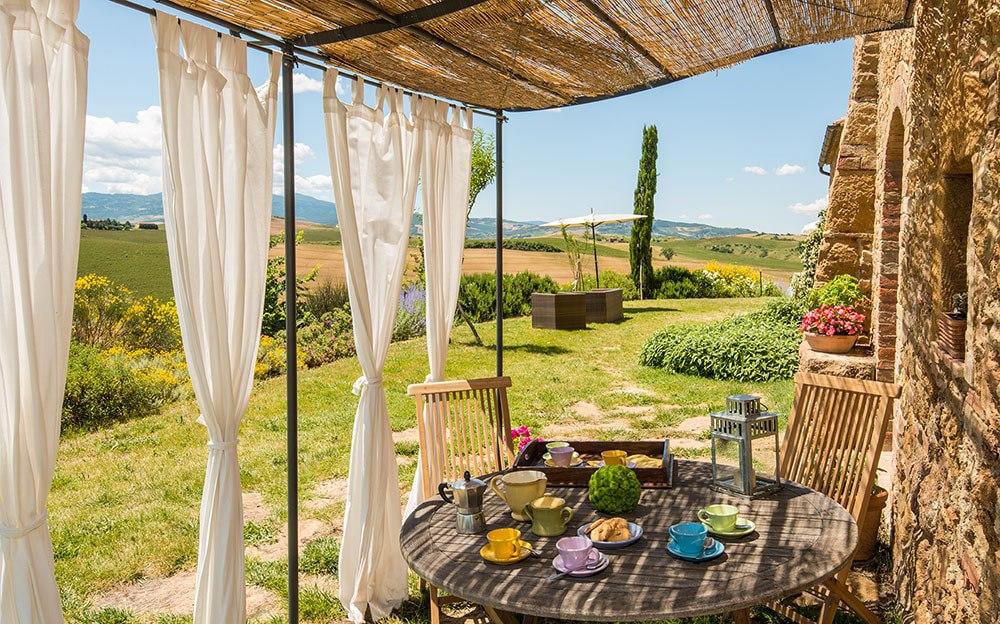 Ngắm trang trại nằm giữa cánh đồng lúa