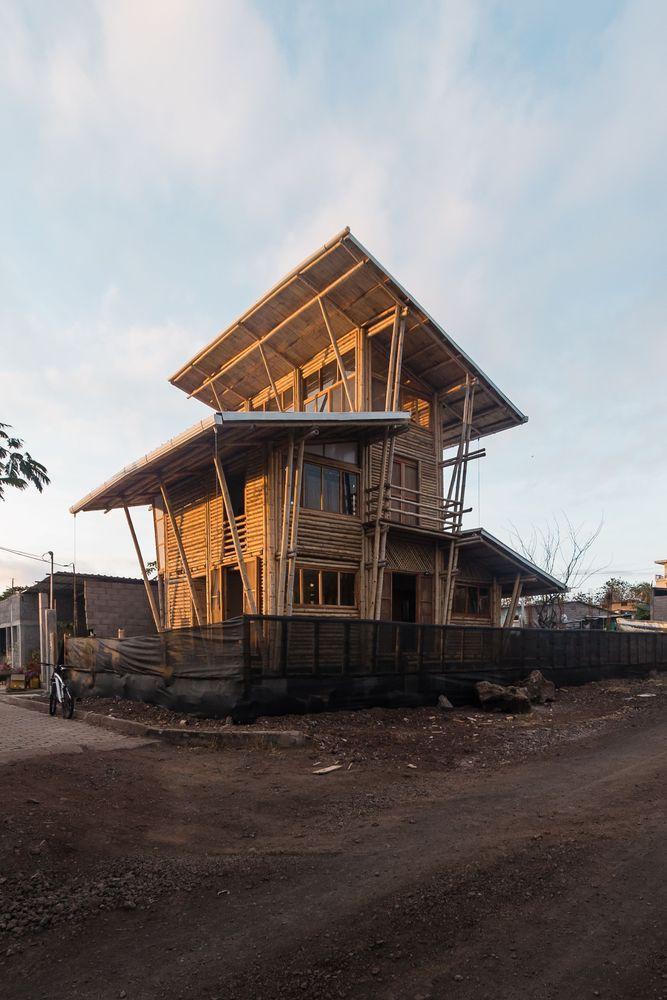 Ngỡ ngàng với nhà 3 tầng làm bằng tre ảnh 16