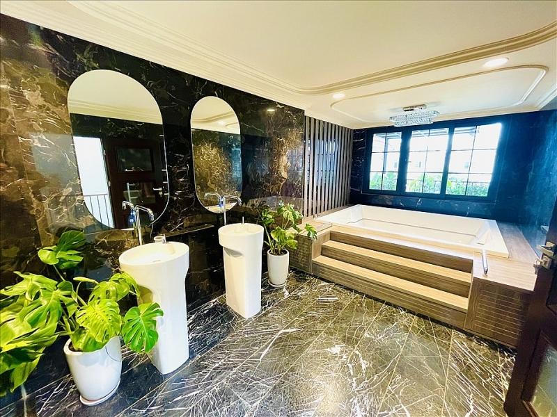 Biệt thự triệu USD xa hoa của diễn viên Lã Thanh Huyền