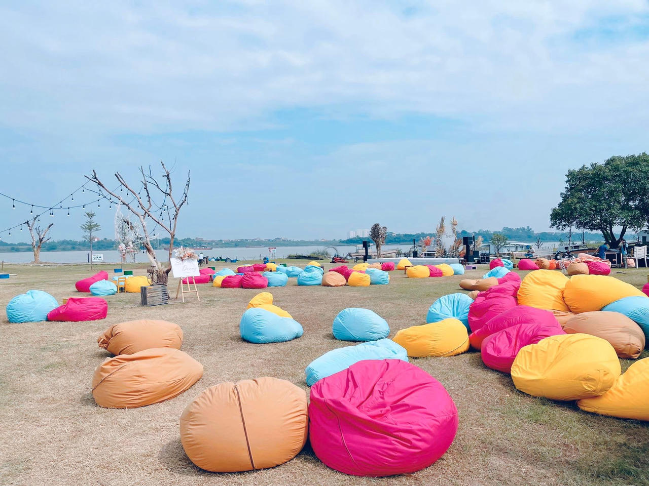 Sixdoong café & camping - check in Hà Nội nghe gió reo trên ngọn thông, ngắm hoàng hôn trên sông Hồng