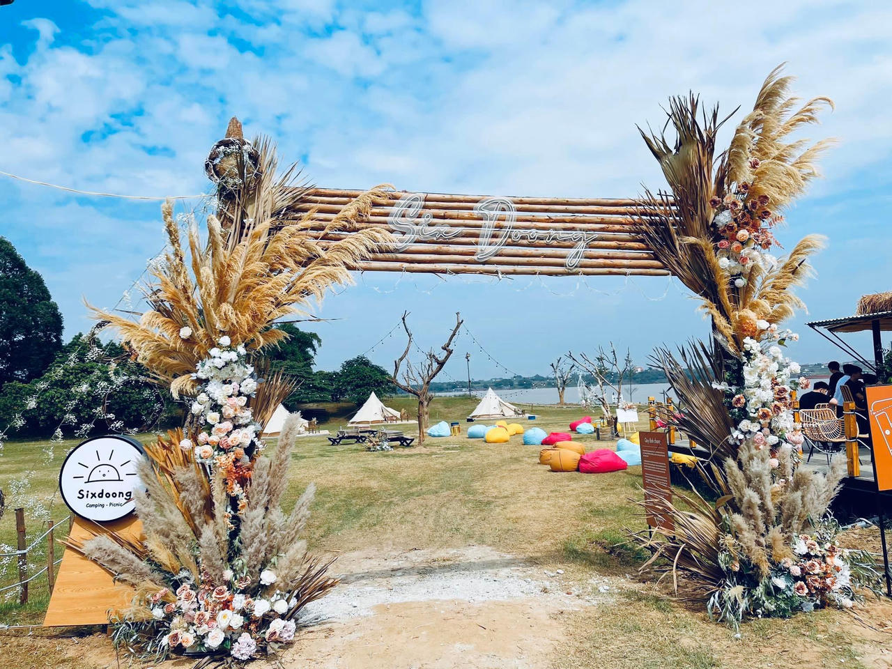 Sixdoong café & camping - check in Hà Nội nghe gió reo trên ngọn thông, ngắm hoàng hôn trên sông Hồng