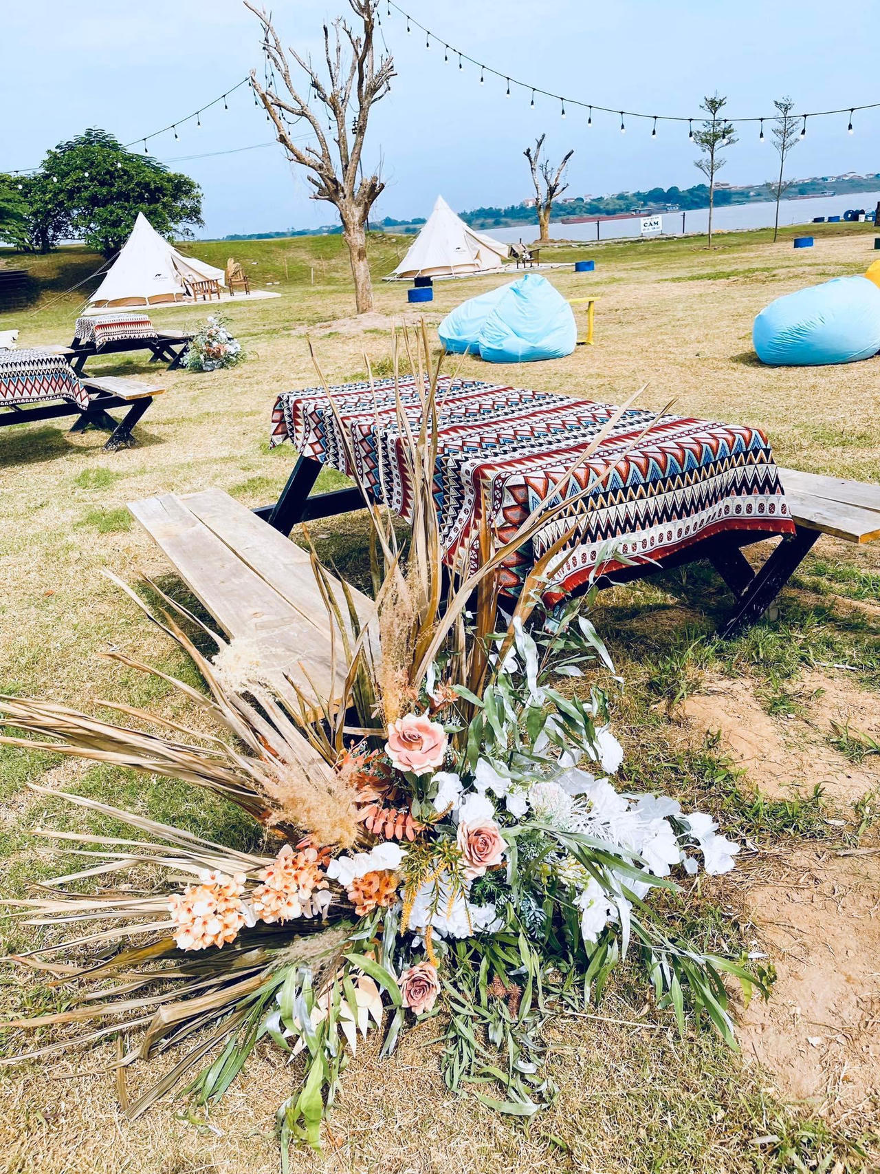 Sixdoong café & camping - check in Hà Nội nghe gió reo trên ngọn thông, ngắm hoàng hôn trên sông Hồng